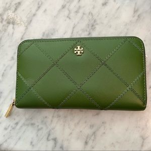 Tory Burch beautiful Green Robinson Cross-stitch wallet
